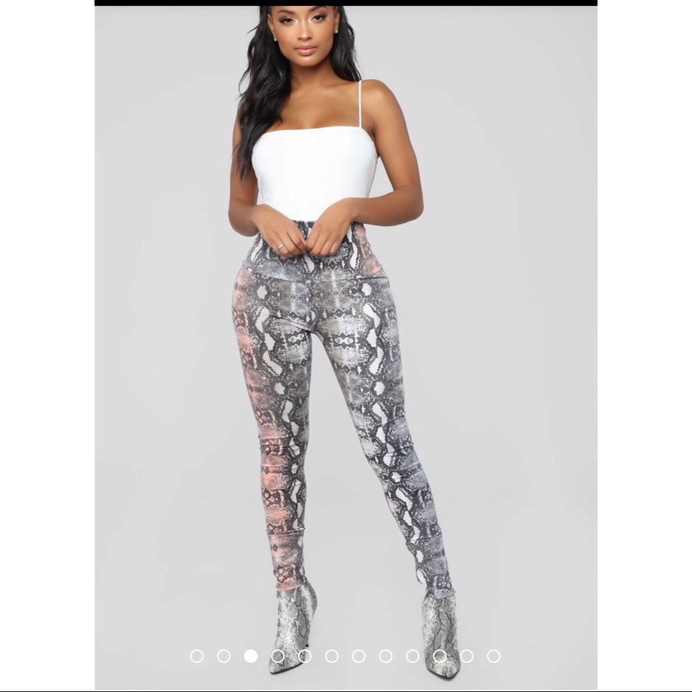 Snake print leggings